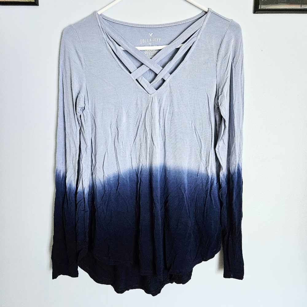 5/$30 American Eagle Soft & Sexy Blue Ombre Woven V-neck Longsleeve Tee Size S